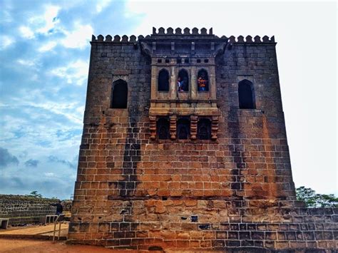 Pune diaries Shivneri fort,pune | Rajgad fort images, Ancient indian architecture, Shivaji ...