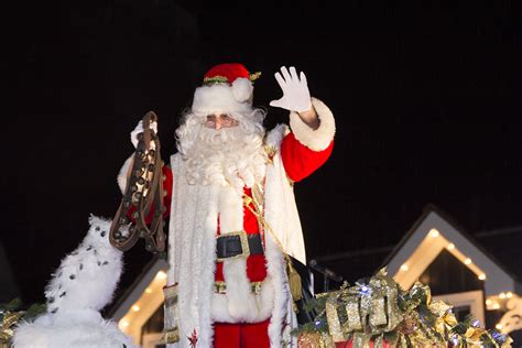 Elora Lions Santa Claus Parade - Fergus/Elora - Grand and Gorgeous