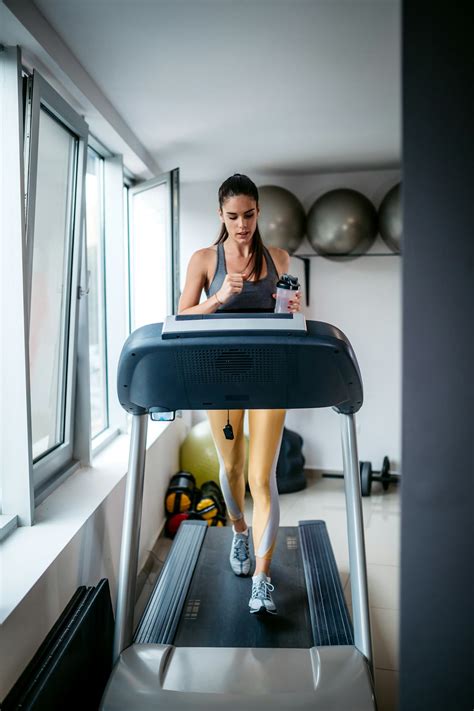 9 Incline Treadmill Workouts To Try