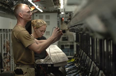 Maintainers turn Rivet Joint > U.S. Air Force > Article Display