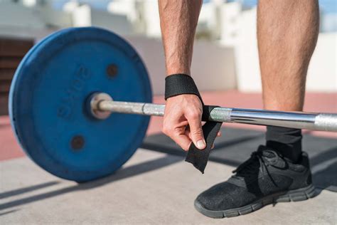 What Are Deadlifting Straps and Why Do People Use Them? | Haven