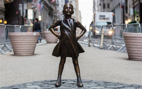 Wall Street’s Famed ‘Fearless Girl’ Sculpture Heads to Ireland - Galerie