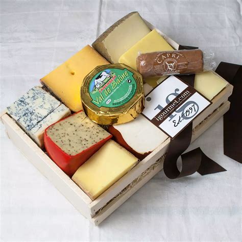 The Gourmet Market Cheese Lover's Sampler In Gift Basket | Cheese ...