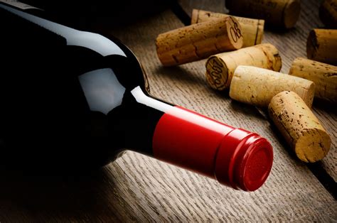 Cork or screw top : which is best for wine bottle closure?