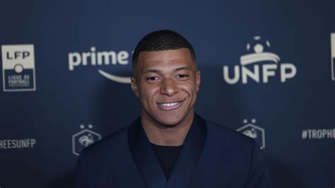 PSG: all smiles, Kylian Mbappé plays the game in Qatar