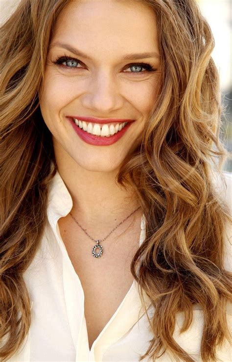 HD wallpaper: Tracy Spiridakos | Wallpaper Flare