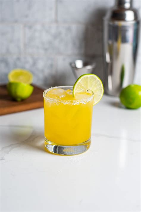 Mango Margarita Recipe - Kitchen Swagger