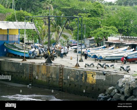 El Salvador. Acajutla port. Fishing Stock Photo - Alamy