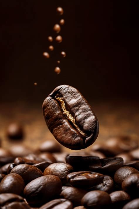 Coffee bean falling | Pictures of food • Foodiesfeed • Food pictures ...