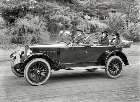 20 Stunning Vintage Photographs of Women Posing With Automobiles From the 1920s ~ Vintage Everyday