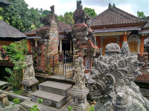 Tirta Empul Temple Bali, Indonesia - Entrance Fee & Dress Code