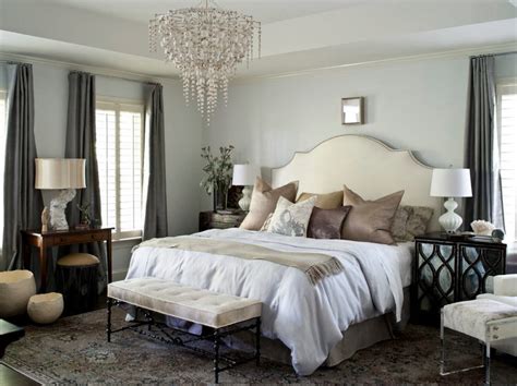 18 Brilliant Chandelier Designs For Your Master Bedroom