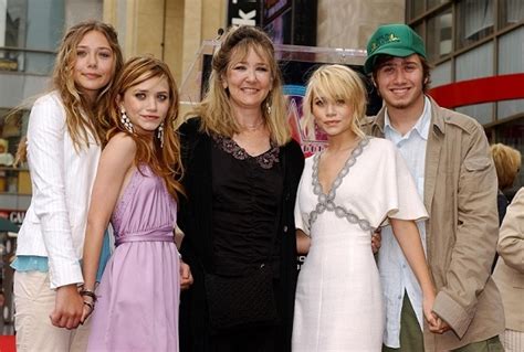 Family - Mary-Kate & Ashley Olsen Photo (17988170) - Fanpop