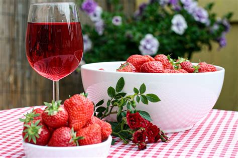 What are the best Strawberry Wines in 2021? | Cooking tips and recipies for beginners