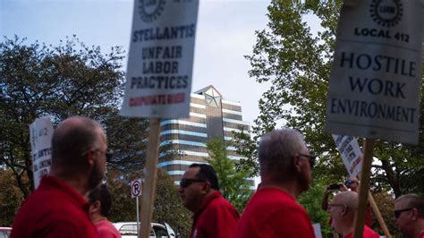 UAW expands strike against Stellantis, targets largest plant | Fox Business