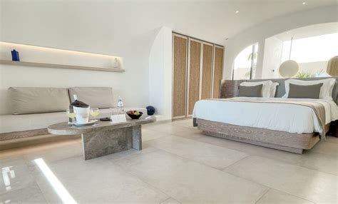 Where to Stay in Santorini for Couples: Canaves Oia Epitome Review