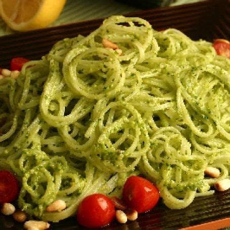 Linguine with Pesto & Pine nuts Recipe - (3.8/5)