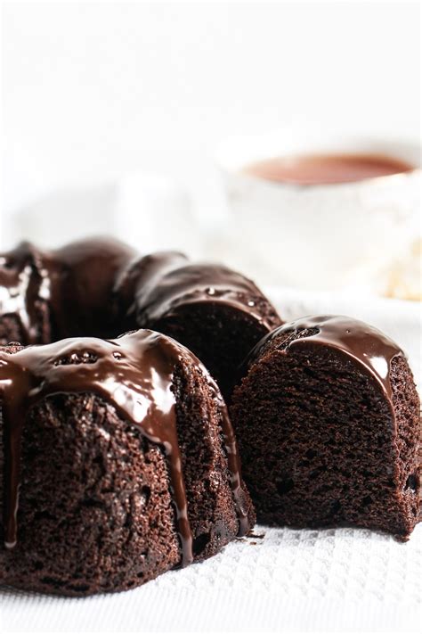 Chocolate Pound Cake (Old-Fashioned Recipe) - Insanely Good