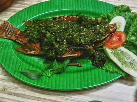 Ikan Nila Goreng Cabe Hijau | Indonesian food, Food, Fried tilapia