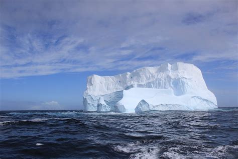 Record Numbers Of Icebergs Swarm Into North Atlantic Shipping Lanes – gCaptain