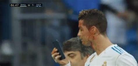 Cristiano Ronaldo checks himself out on phone during Real Madrid game ...