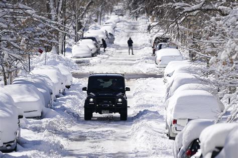 Historic snowstorm knocks out power in Colorado - CBS News