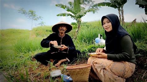 Pesona Gadis Desa Yang Cantik dan Rajin, Botram di Tengah Sawah Nikmat || Suasana Pedesaan Sunda ...