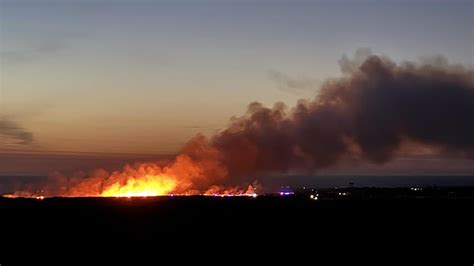 Get out NOW: Tourist town Lancelin, WA, is told to evacuate as bushfire barrels toward it ...