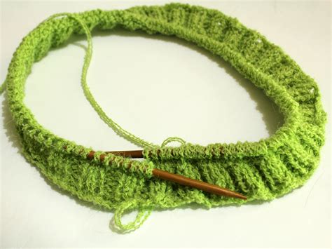 How to Knit on Circular Needles: 10 Steps (with Pictures)