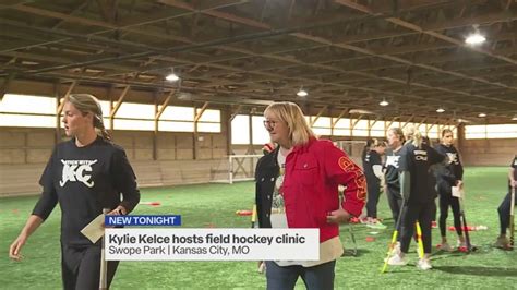 Kylie Kelce holds field hockey clinic ahead of MNF - NewsFinale