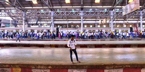 Beauty and Bedlam in Mumbai’s Hectic Chhatrapati Shivaji Terminus - Travelogues from Remote Lands