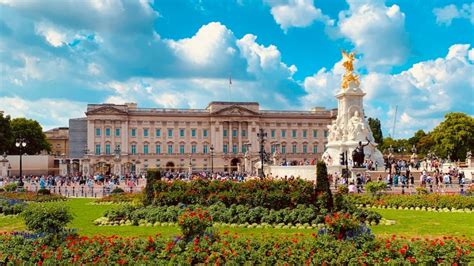 What is buckingham palace worth? - Monuments & sights