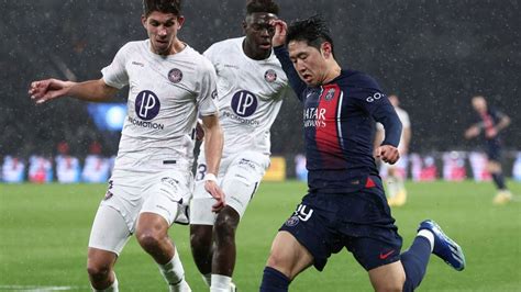 PSG's Kang-in Lee Reacts to Winning the Trophée des Champions