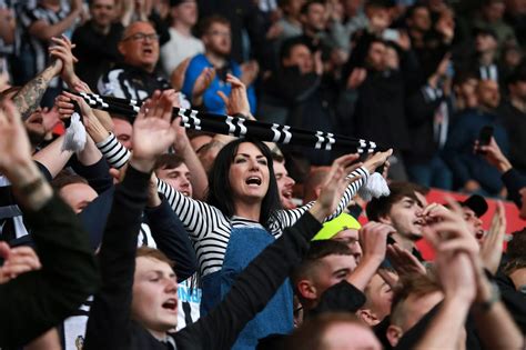 Newcastle United fans enjoy their long trip to Swansea as Magpies win ...