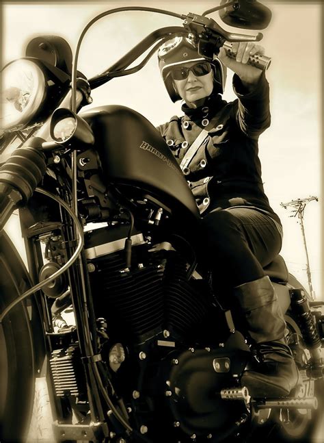 Harley-Davidson women riders … | Lady riders, Female motorcycle riders, Women riding motorcycles