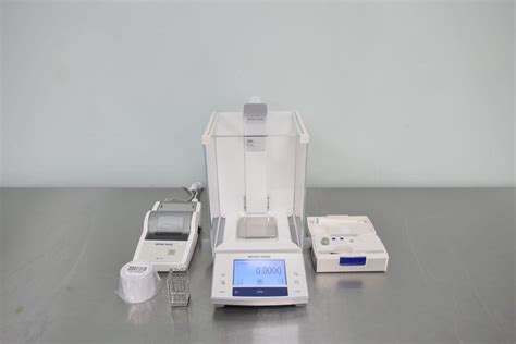 Mettler Toledo XS64 Balance - The Lab World Group