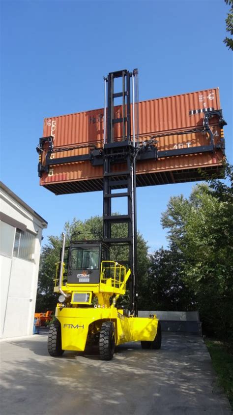 Empty container lift trucks | FTMH