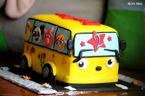 3d bus Cake | Bus cake, School bus cake, Baby first birthday cake