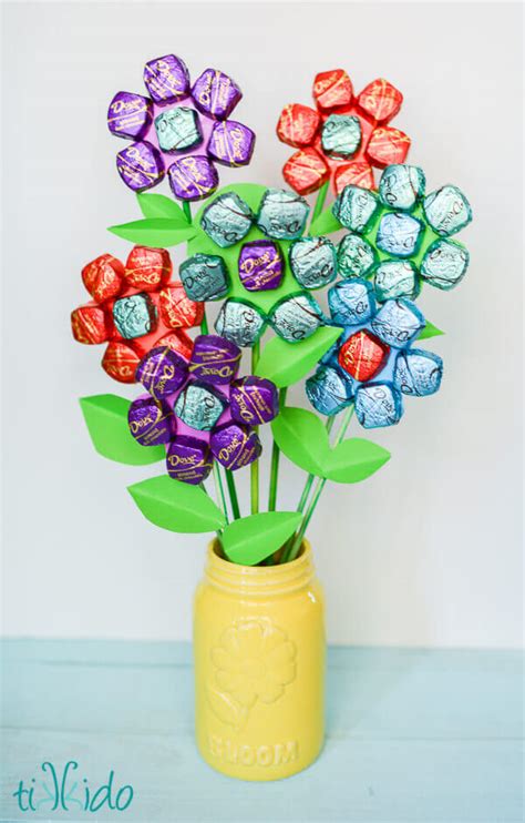 Delicious Dark Chocolate Mother's Day Bouquet Tutorial | Tikkido.com