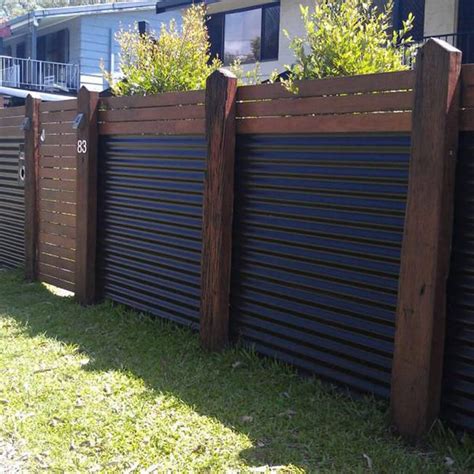 Keep Safe Your Garden with Beautiful Fencing Outdoor Wall