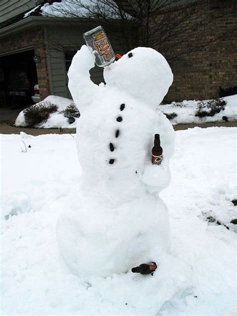 24 Clever Ways to Build a Snowman | Funny snowman, Winter fun, Snow fun