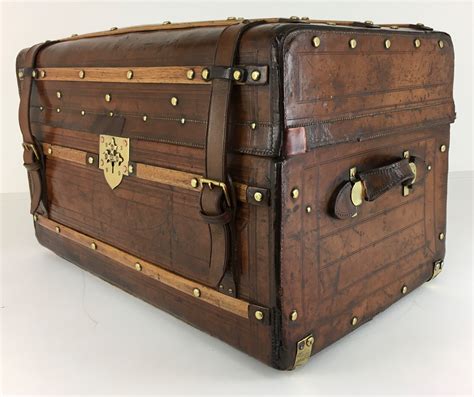 Antique Leather Travel Trunk. Vintage Antique Luggage | 697926 ...