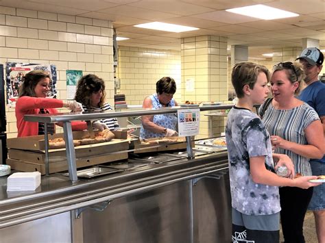 Westfield Middle School tour begins with pizza | The Westfield News |August 19, 2019