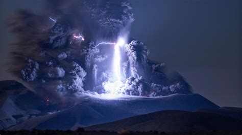 Stunning image of rare volcanic lightning captured by German photographer: 'It was a scary ...