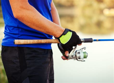 The 9 Best Waterproof Gloves for Fishing Reviews & Guide 2019