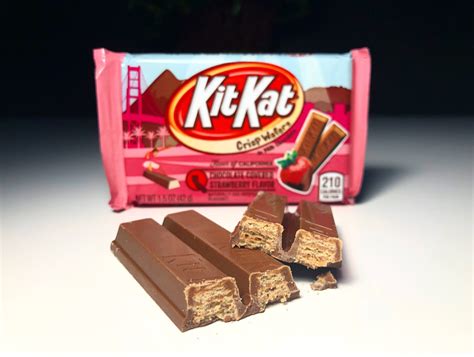 REVIEW: Chocolate Covered Strawberry Kit Kat (Flavor of California) - Junk Banter