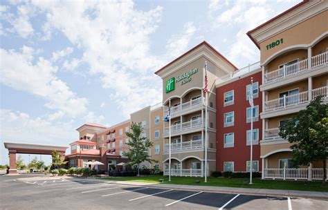 HOLIDAY INN HOTEL & SUITES MAPLE GROVE - ARBOR LAKES $99 ($̶1̶1̶7̶) - Updated 2020 Prices ...