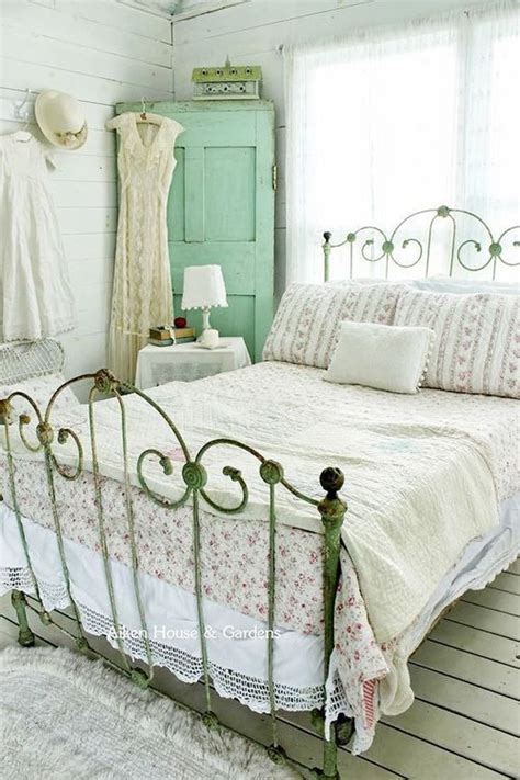 Shabby Chic in verde: originali arredi d'estate