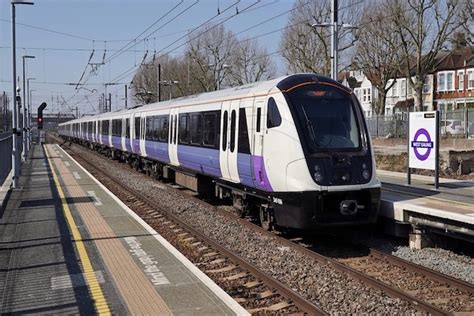 Better Heathrow rail access promised with new Elizabeth Line timetable | Travel Weekly