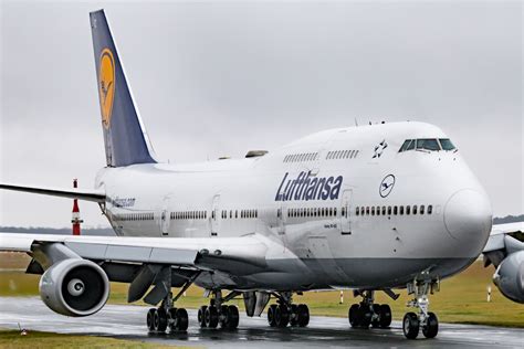 About Lufthansa Boeing 747-400 | Queen Of The Skies